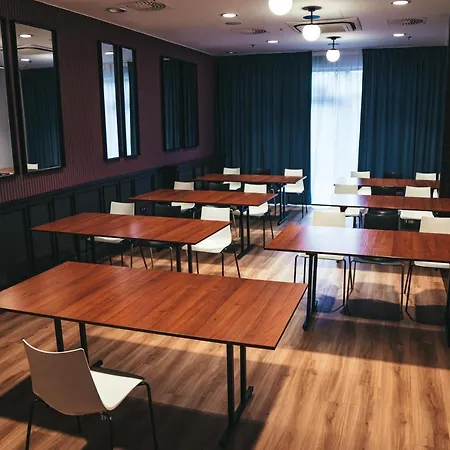 ホテル Ibis Styles ヴァウブジフ